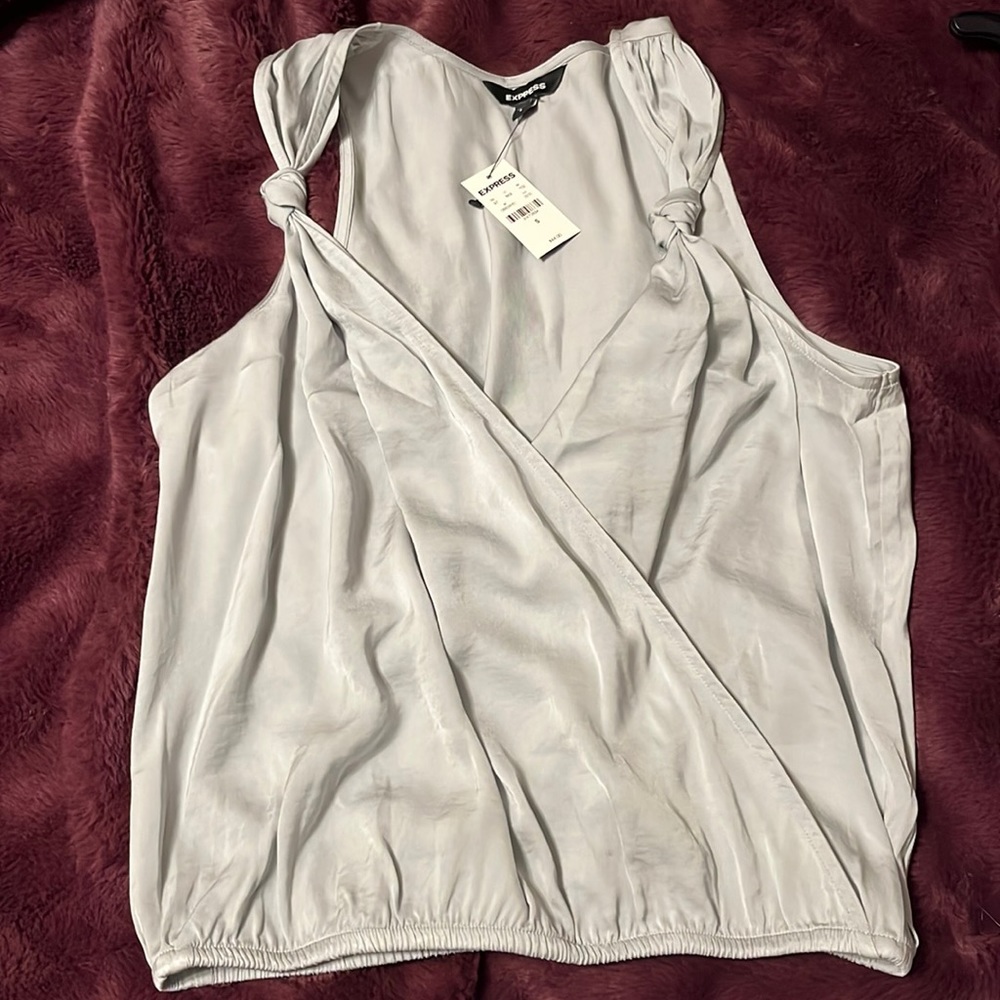 Express Crop knotted blouse!